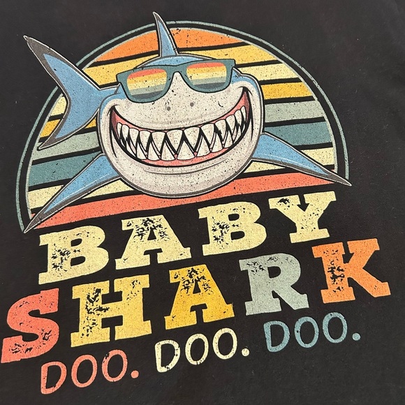 Baby Shark Black Kids T-Shirt, size Small, GUC - Picture 4 of 4